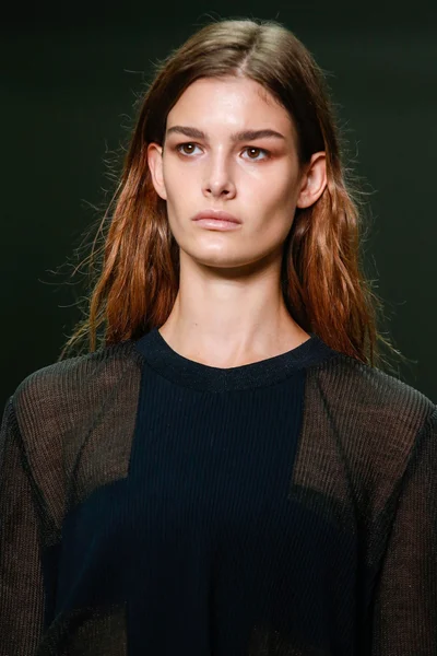Look 16